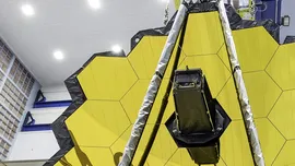 Telescopul James Webb a surprins o imagine spectaculoasă cu o gaură neagră din Galaxia Calamar
