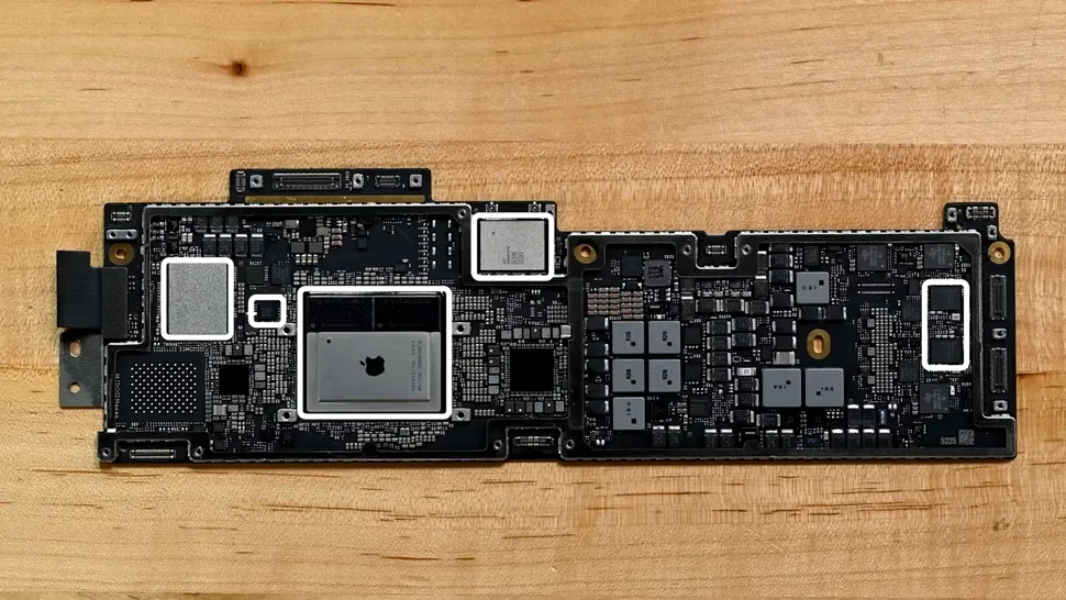 Cum arată noul MacBook Air cu procesor M2. Poate fi reparat laptopul Apple?