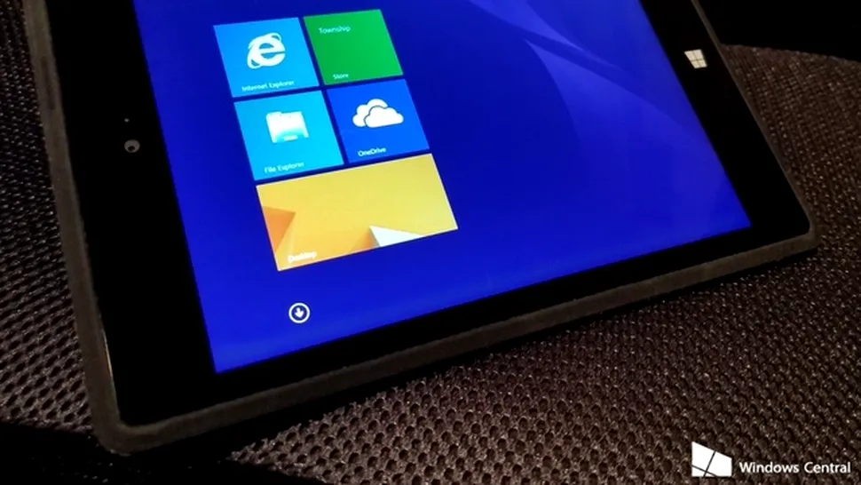Surface Mini, tableta anulată de Microsoft în 2014, apare în imagini neoficiale pe internet