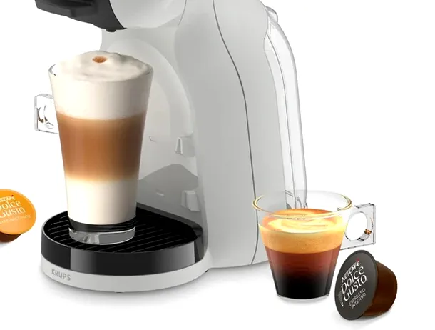 Dedeman oferă un espressor în format compact, capabil să prepare 45 de băuturi, la preț redus