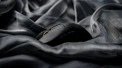 Review | Epomaker Carbonis: mouse de gaming de 50 g cu carcasă din compozit de fibră de carbon și display