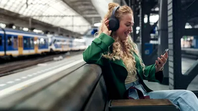 Noile căști cu ANC de la Philips promit 70 de ore de autonomie