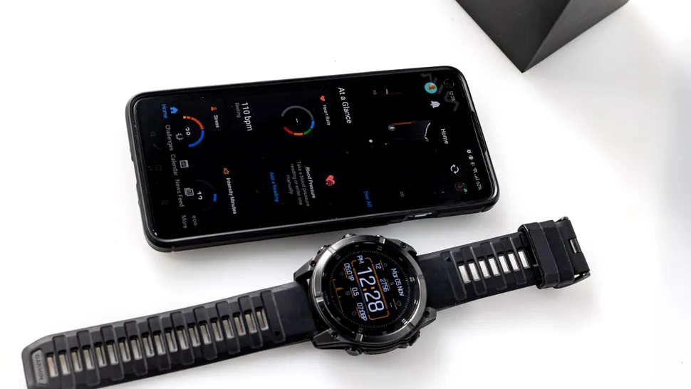 Review Garmin Fenix 8: Companionul ideal pentru sportivi și iubitorii de aventuri