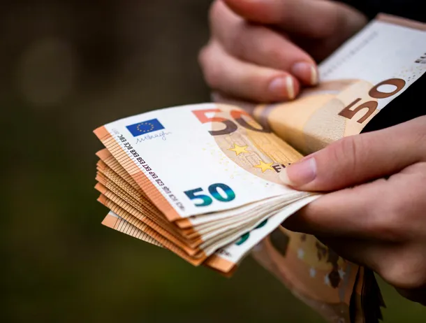 În timp ce UE se pregătește de euro digital, CE anunță: România nu este pregătită să adopte moneda euro