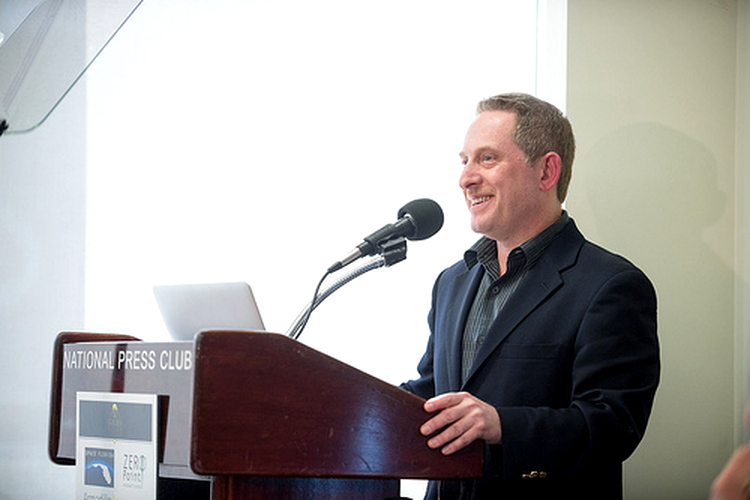 Alan Stern, anunţând planurile de viitor pentru explorarea Lunii