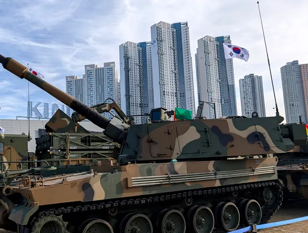 Producătorii de muniție de artilerie nu văd o amenințare în drone. Dr. Cătălin Cîrlănaru, Falcon Defence: „Nu există o competiție între aceste tehnologii”