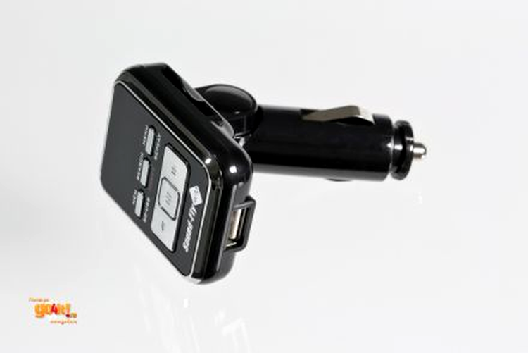 Sound-Fly Auto dispune de 6 butoane frontale