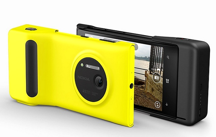 Nokia Lumia 1020 cu accesoriul cu grip