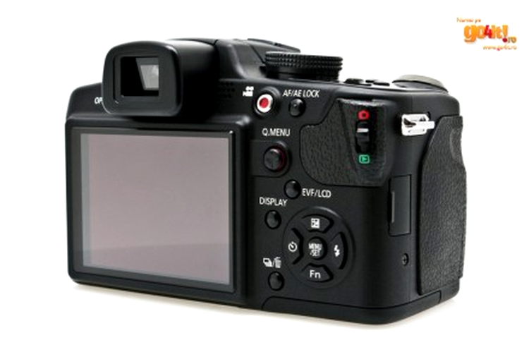 Panasonic Lumix FZ38 - butoanele sunt comasate în zona grip-ului