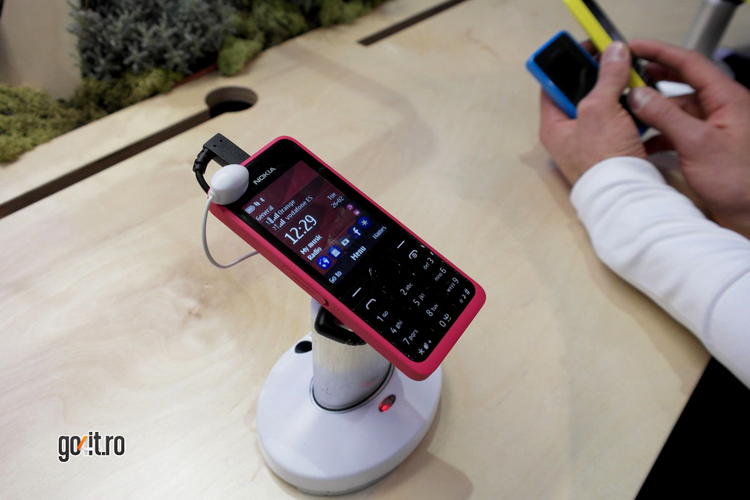 Nokia 301 - click pentru galeria de imagini