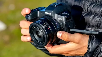 Canon rămâne lider mondial în domeniul aparatelor foto pentru al 22-lea an consecutiv