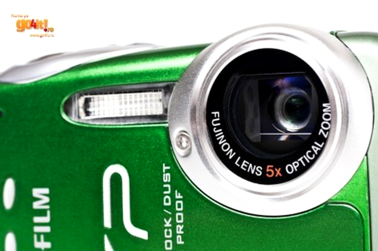 FujiFilm FinePix XP10 - obiectivul cu zoom optic 5x
