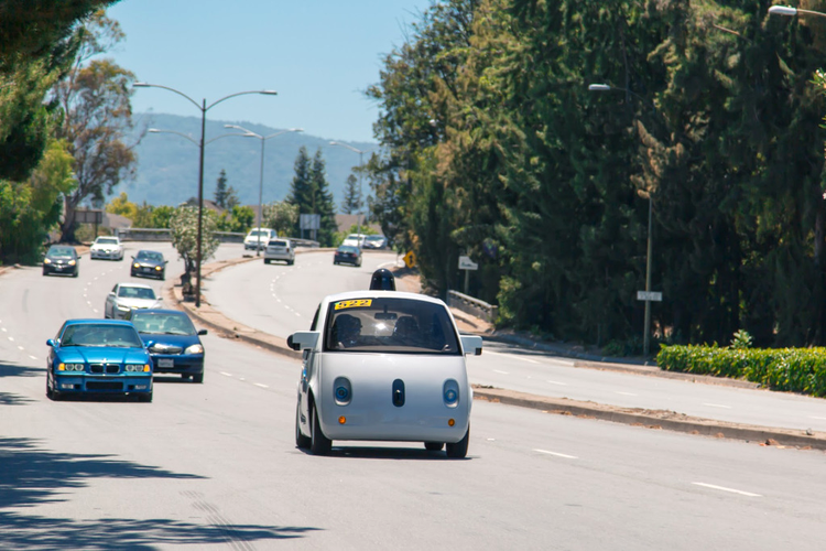 Google deţine propria companie auto, specializată în producţia de vehicule controlate de calculator