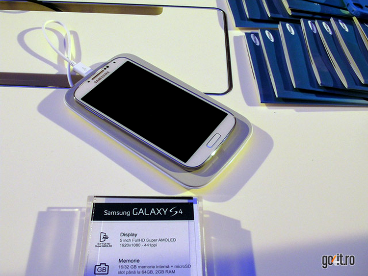 Samsung Galaxy S 4 - accesoriul pentru încărcare wireless