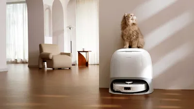 Roborock Qrevo Curv a ajuns în România: Aspirator robot cu AI și funcții prietenoase cu animalele de companie