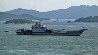 VIDEO: Momentul când un avion J-15 aterizează pe primul portavion chinez, filmat de o navă americană