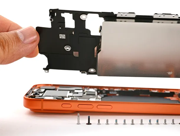 Apple a început să vândă piese de schimb pentru iPhone 17 și Air