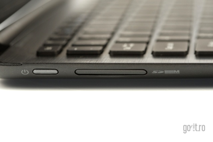 Acer Aspire S5 - butonul de pornire este puţin cam ascuns