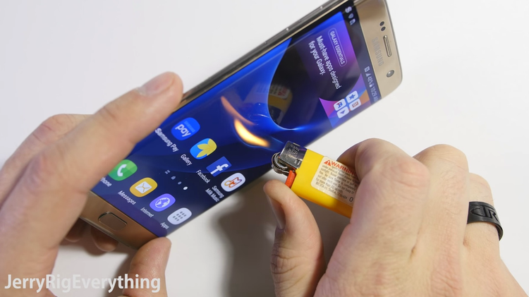 Cât de uşor se zgârie şi se îndoaie un telefon Galaxy S7 Edge? 