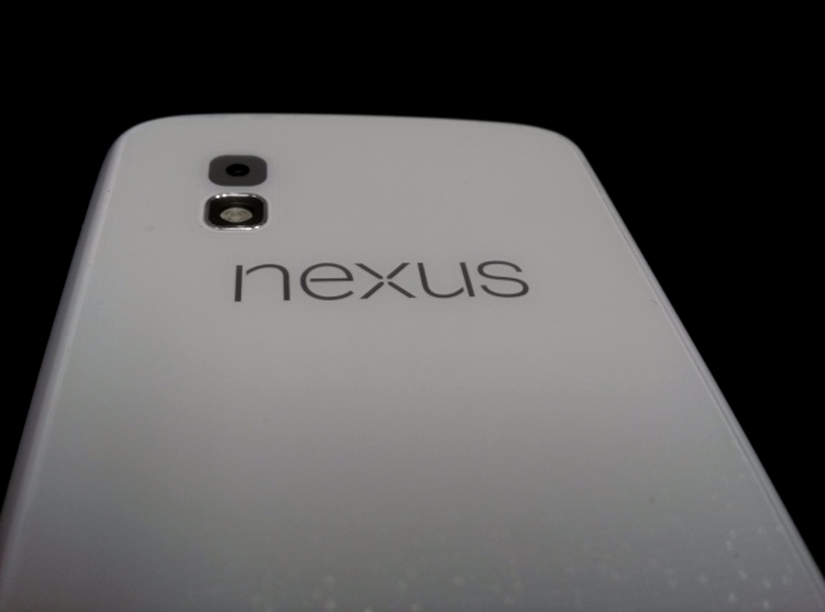 Nexus 4, disponibil şi în variantă albă