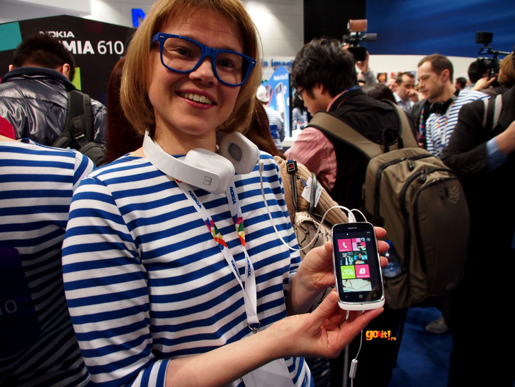 Nokia Lumia 610 - smartphone de buget cu Windows Phone 7.5