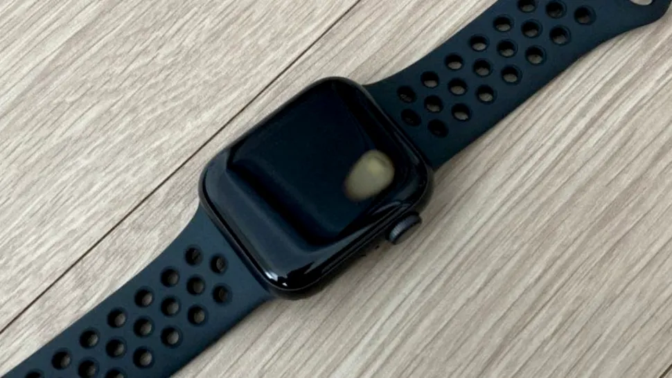 Apple Watch SE poate cauza arsuri utilizatorilor. Defectul, de natură hardware, se manifestă subit