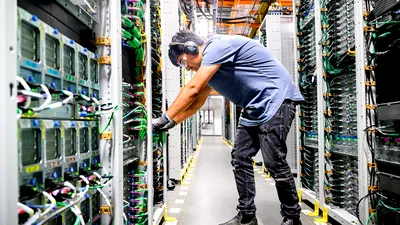 Amazon semnează un acord de miliarde de dolari cu Corning pentru infrastructura AI