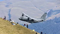 Cu ce avion a zburat Nicușor Dan la Paris, unde a rămas blocat din cauza vremii / Aeronava C-27J Spartan se află de 16 ani în serviciul Armatei Române