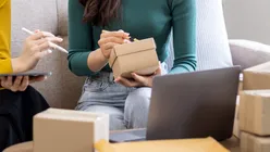 Studiu global: AI schimbă obiceiurile de cumpărare. Asia conduce adopția, Europa recuperează