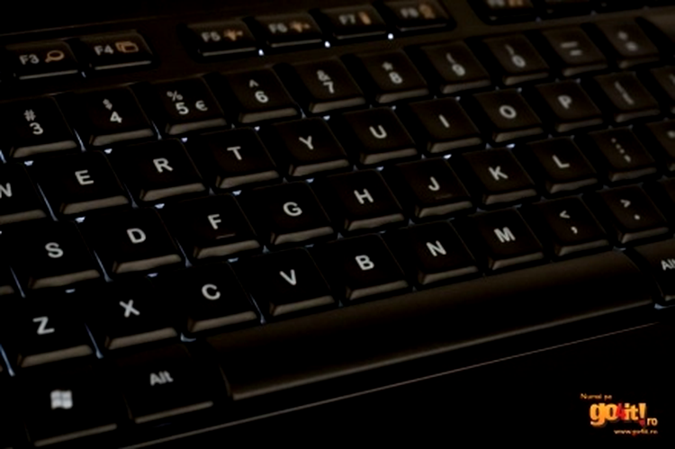 Logitech K800 - iluminarea este bine realizată