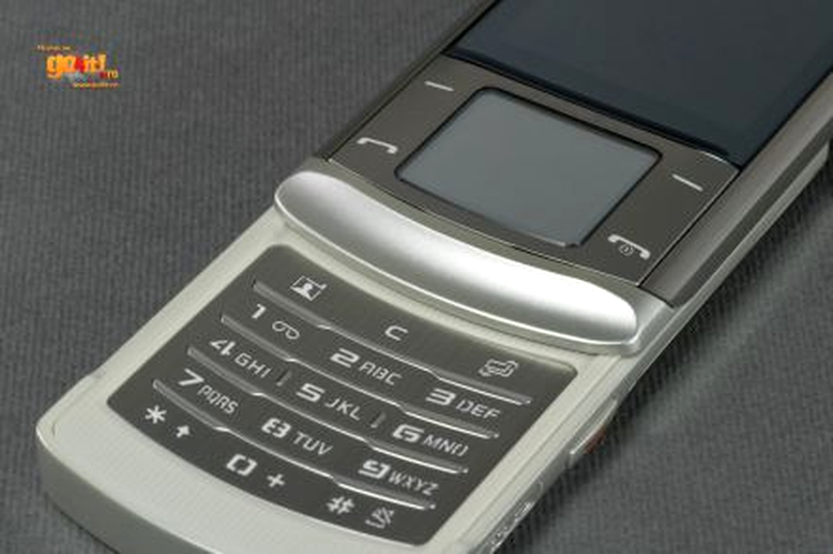 Samsung U900 Soul - tastatura si ecranul OLED touchscreen