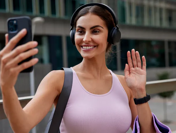 Cât consumă de fapt gadgeturile tale? Calculul pe care nimeni nu-l face înainte de vacanță