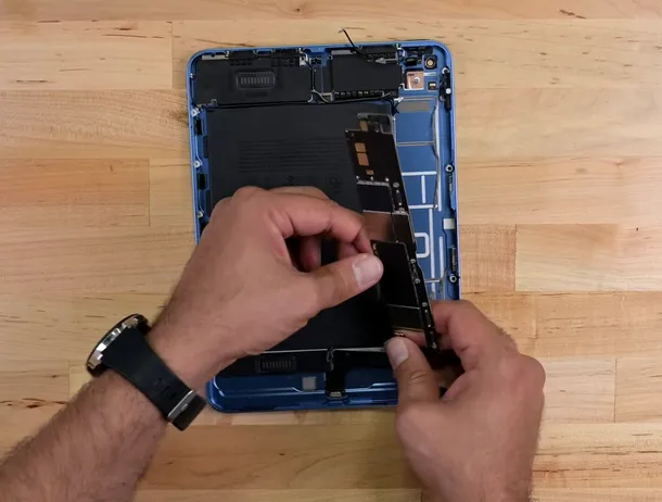 iPad 10 dezasamblat: iFixit confirmă că este doar un iPad Air 4 modificat. VIDEO