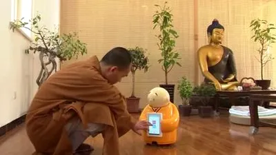 Robotul călugăr budist îţi poate explica ce este iubirea
