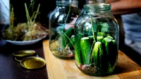 Ce fel de sare se pune la murături? Secretul pentru ca legumele să rămână tari și gustoase