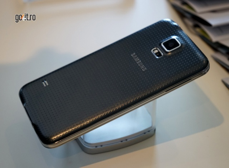 Samsung Galaxy S5 - carcasă rezistentă la apă şi praf