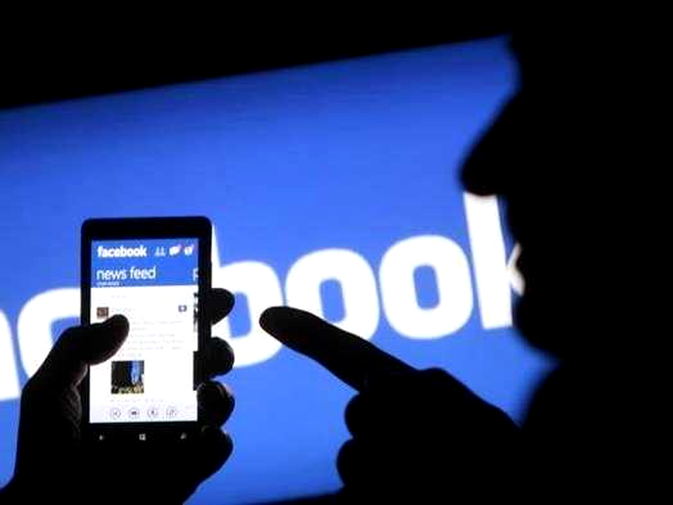 Facebook va adăuga reclame video în News Feed