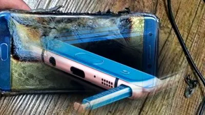 Go4News: Samsung a suspendat producţia Galaxy Note7 după ce şi modelele înlocuite au început să ia foc