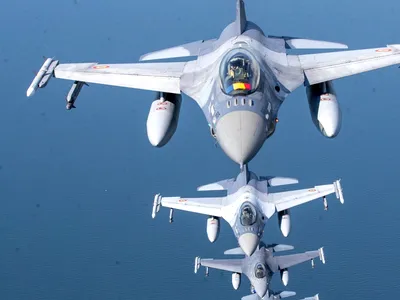 De ce interceptarea dronelor Shahed cu aeronave F-16 rămâne o misiune de înalt risc pentru piloții români. Un general (r) susține decorarea pilotului: „Merită cu prisosință”