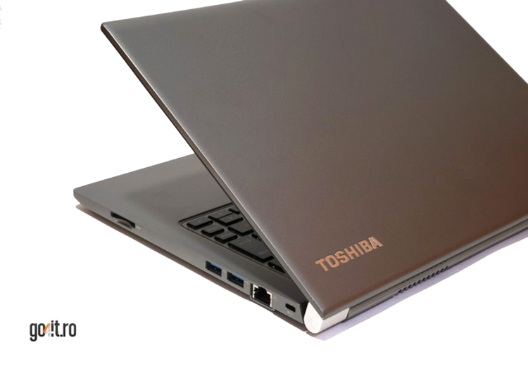 Toshiba Satellite Z30 - balamaua ecranului este solidă