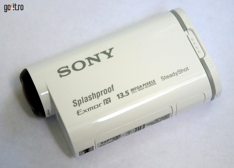Sony AS100V: o carcasă compactă şi uşoară