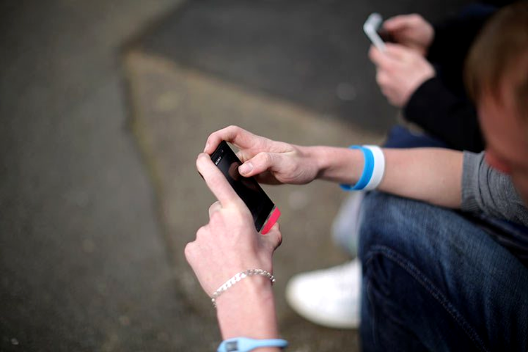În viitor, telefoanele mobile furate vor putea fi dezactivate de la distanţă