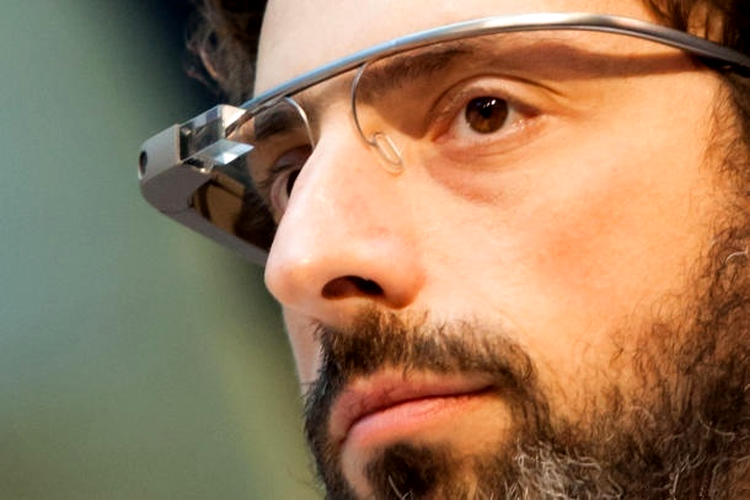 Google ne arată la ce sunt buni ochelarii Google Glass