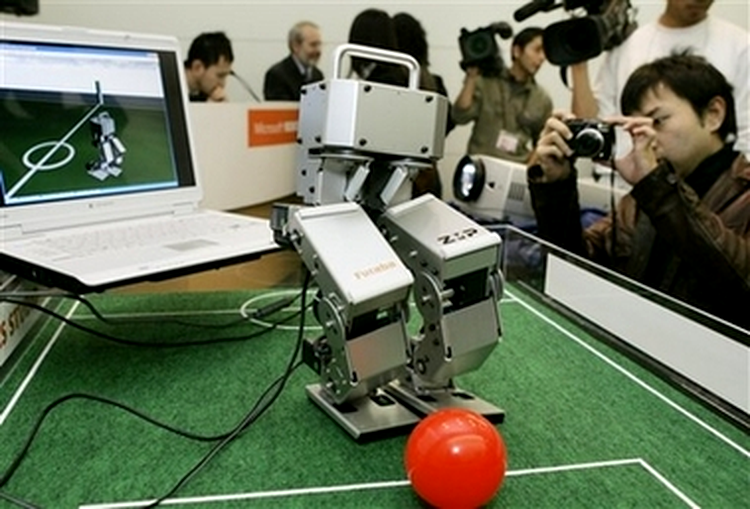 E-Nuvo Walk - robot fotbalist