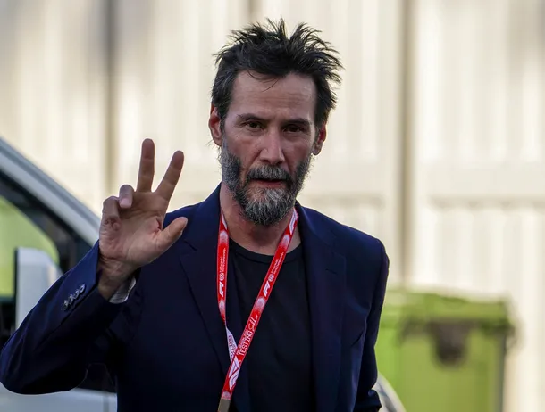 Cum a pornit canadianul Keanu Reeves spre gloria de la Hollywood cu 3.000 de dolari și un Volvo din 1969