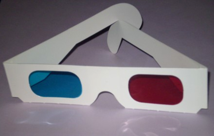 Ochelari din carton cu lentile colorate