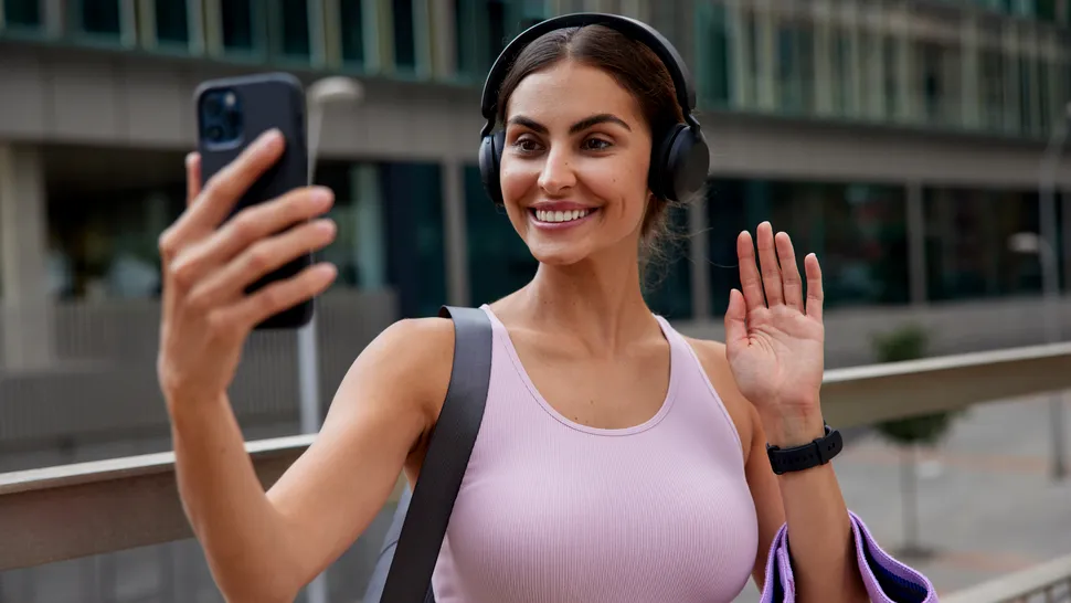 Cât consumă de fapt gadgeturile tale? Calculul pe care nimeni nu-l face înainte de vacanță