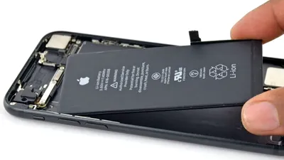 Apple promite să informeze utilizatorii iPhone atunci când livrează actualizări firmware care reduc performanţa