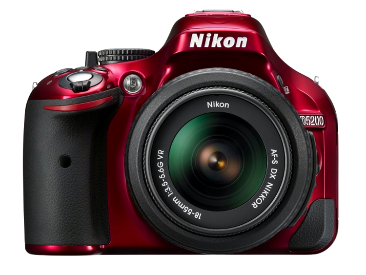 Nikon D5200 - senzor de 24 MP şi focalizare în 39 puncte