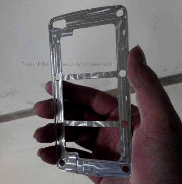Şasiul metalic rezervat unui smartphone Samsung încă neanunţat